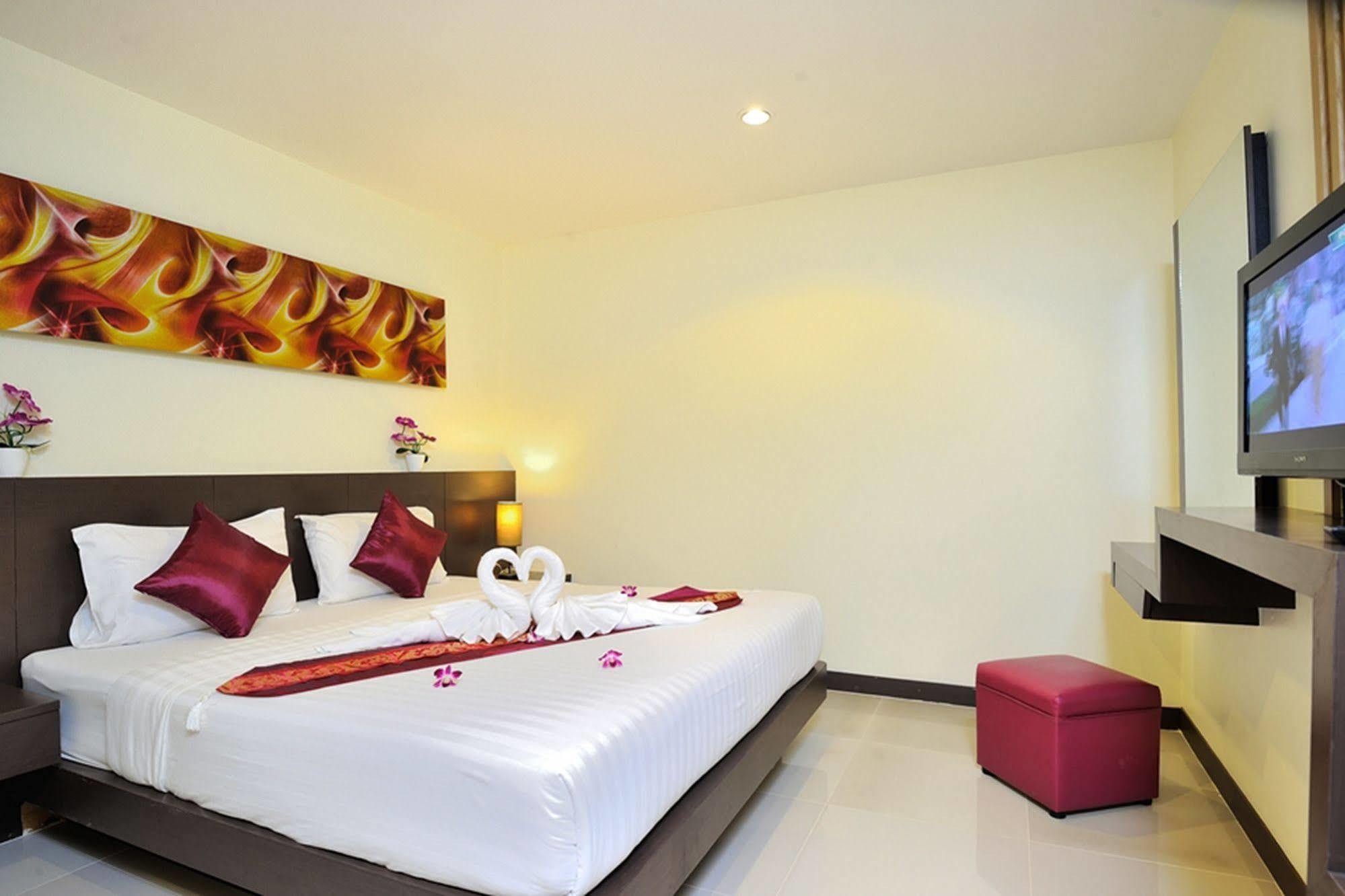 Pimrada Hotel Patong Экстерьер фото