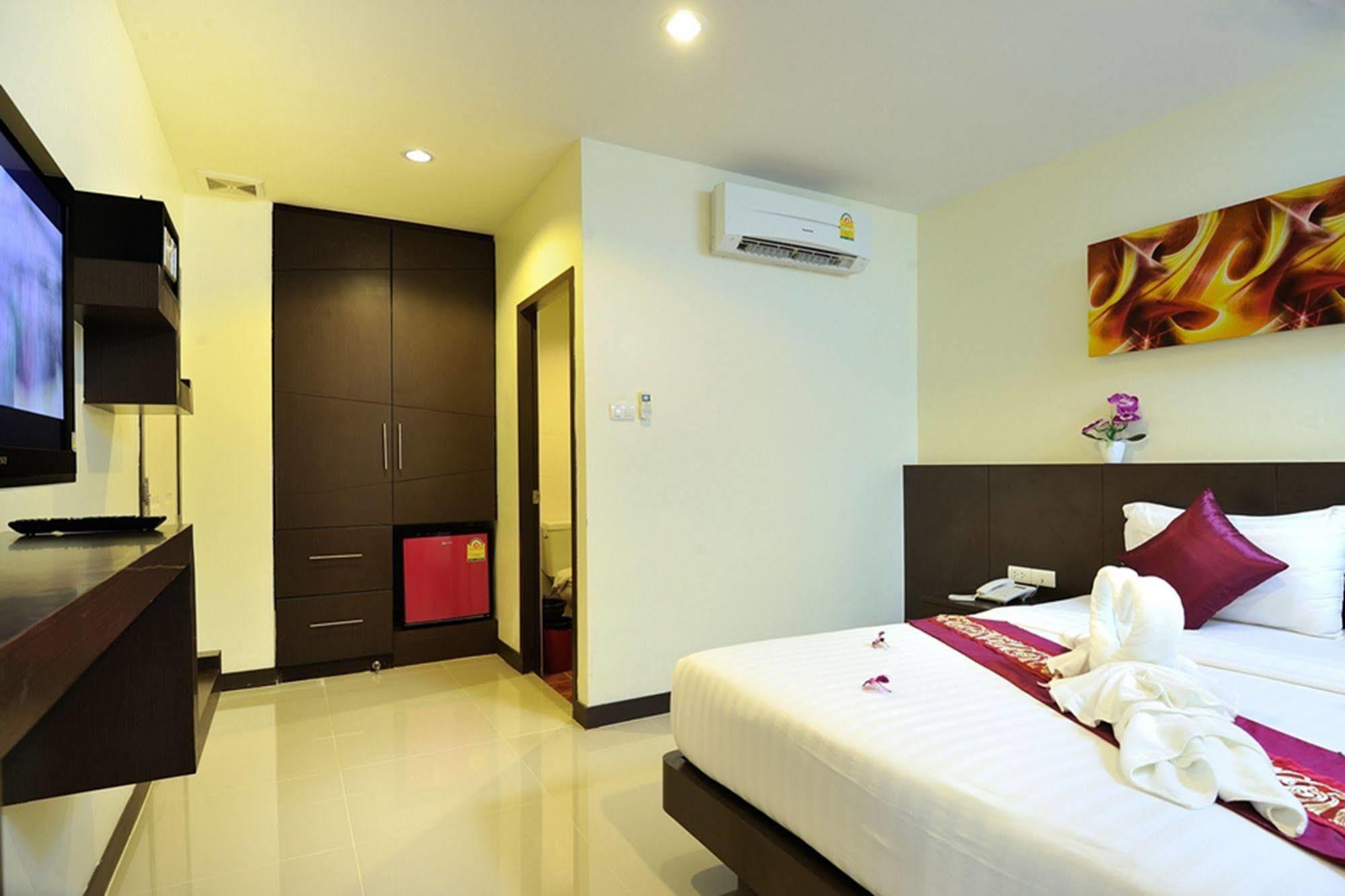 Pimrada Hotel Patong Экстерьер фото