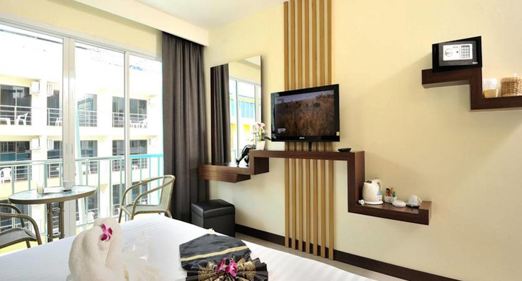 Pimrada Hotel Patong Экстерьер фото